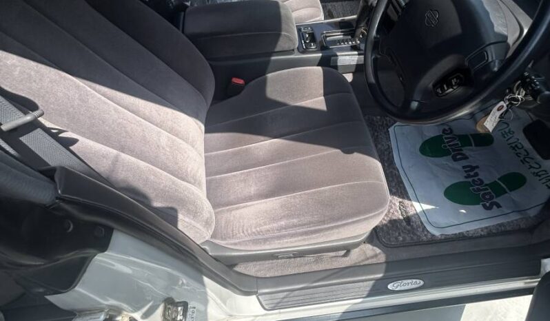 1991 Nissan Gloria full